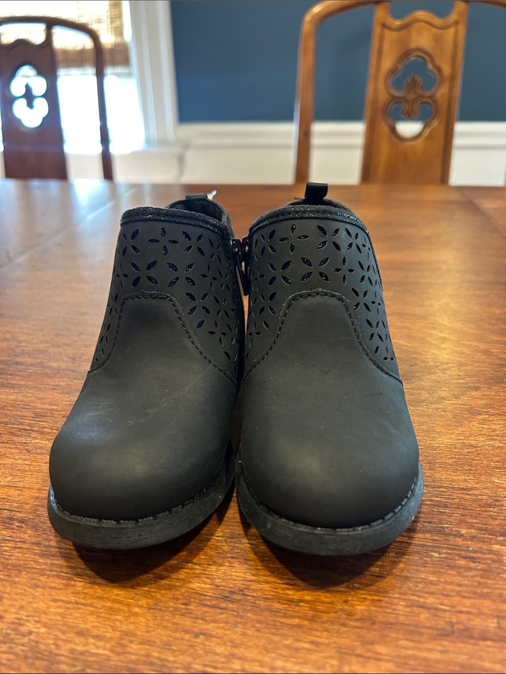 Toddler ankle boots size 8 Oshkosh